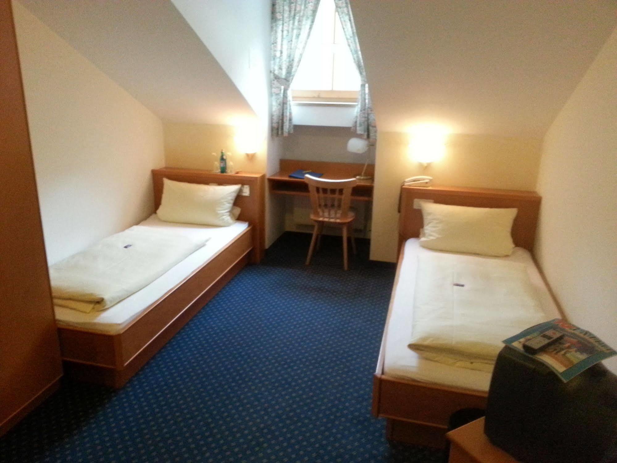 Hotel Zum Braeu キンディング エクステリア 写真